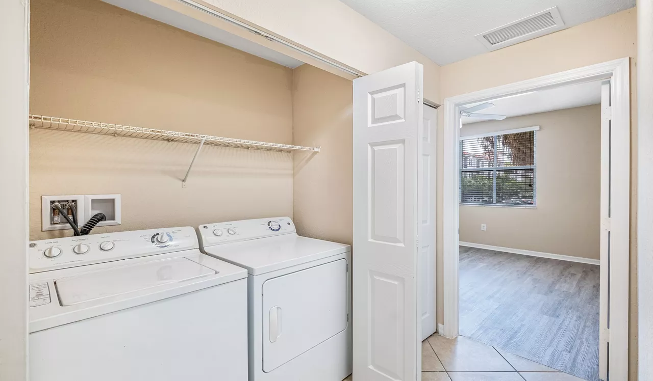 City Center on 7th - Pembroke Pines, FL - laundry