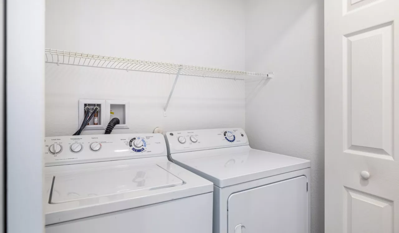 City Center on 7th - Pembroke Pines, FL - Laundry
