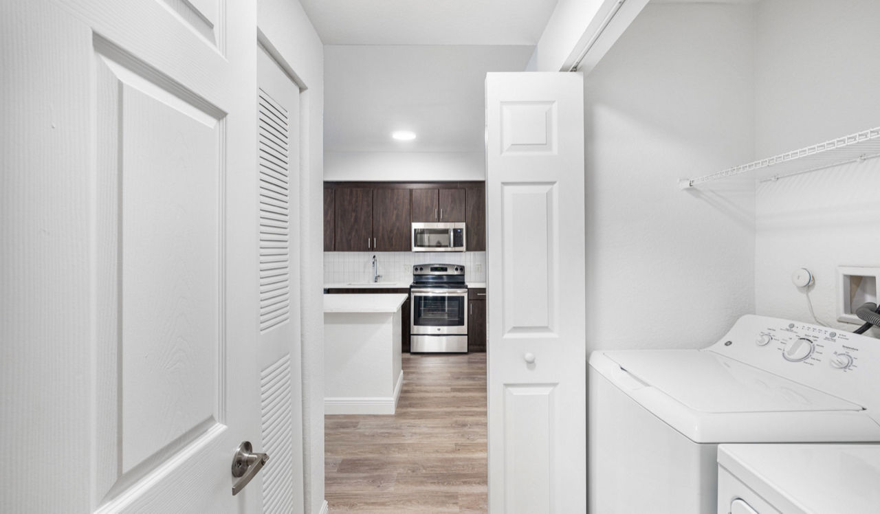 City Center on 7th - Pembroke Pines, FL - Zar laundry