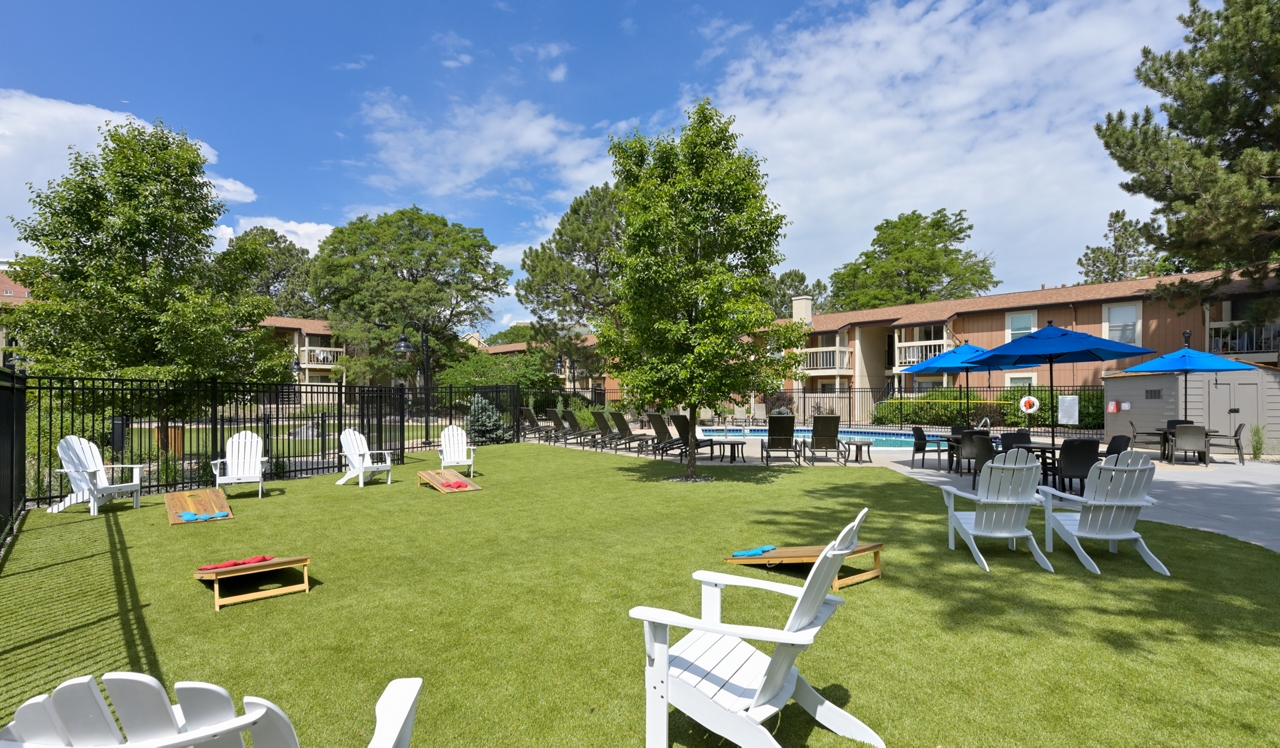 Creekside Apartments - Denver, CO - Pool