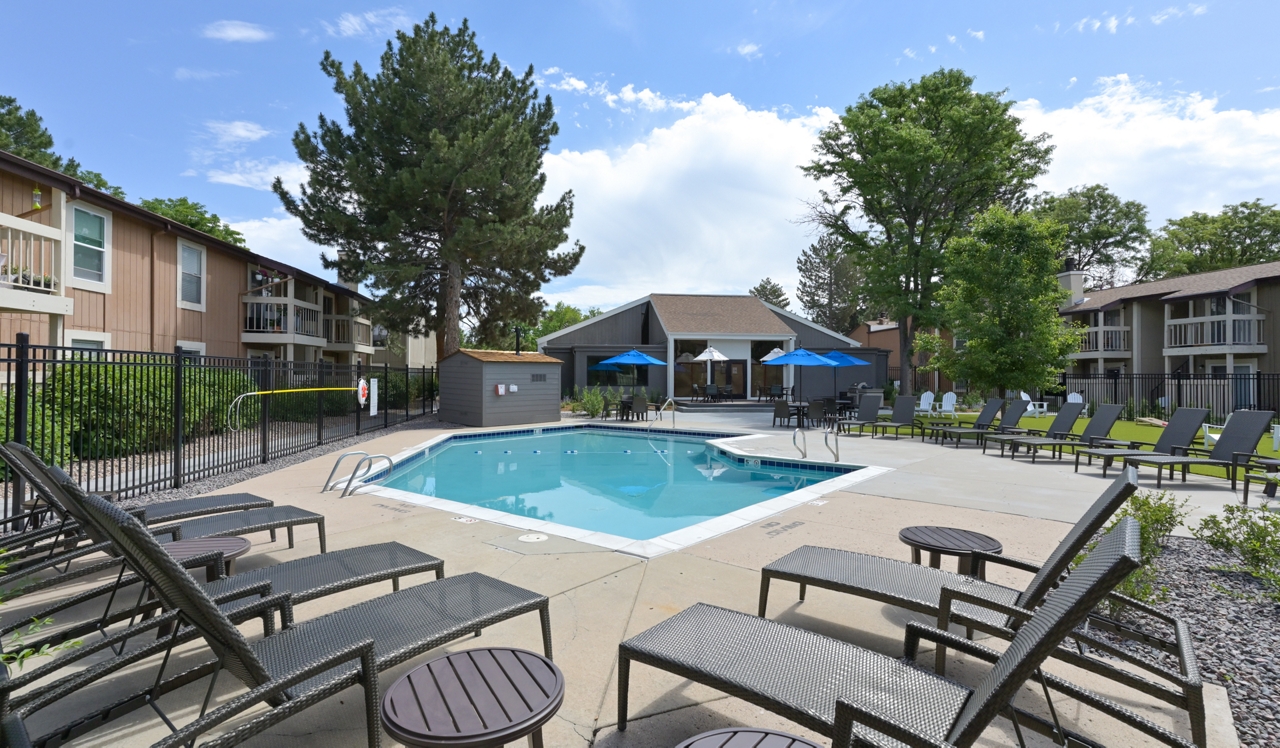 Creekside Apartments - Denver, CO - Pool