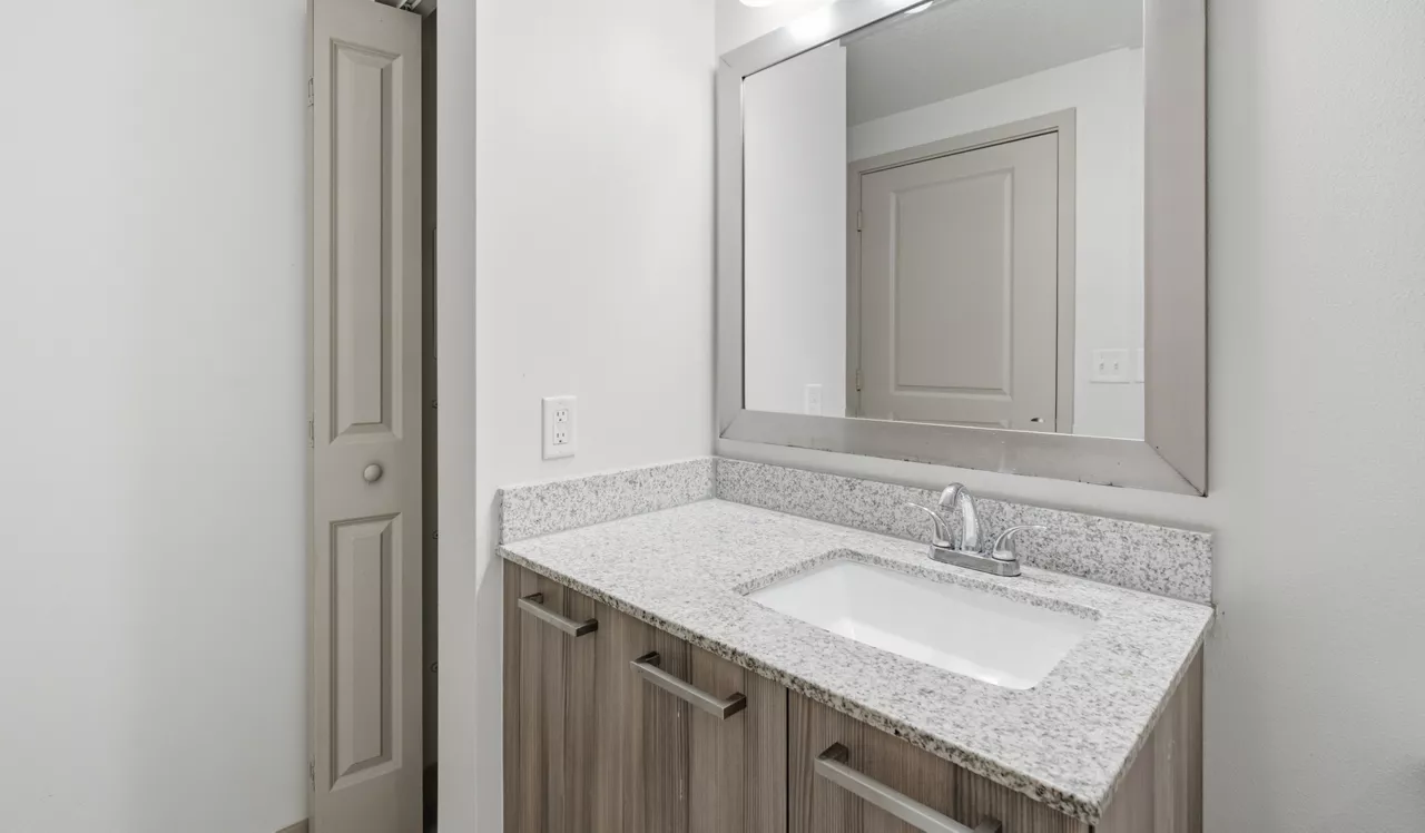 Eterno Pompano Beach - Pompano Beach, FL - Bathroom