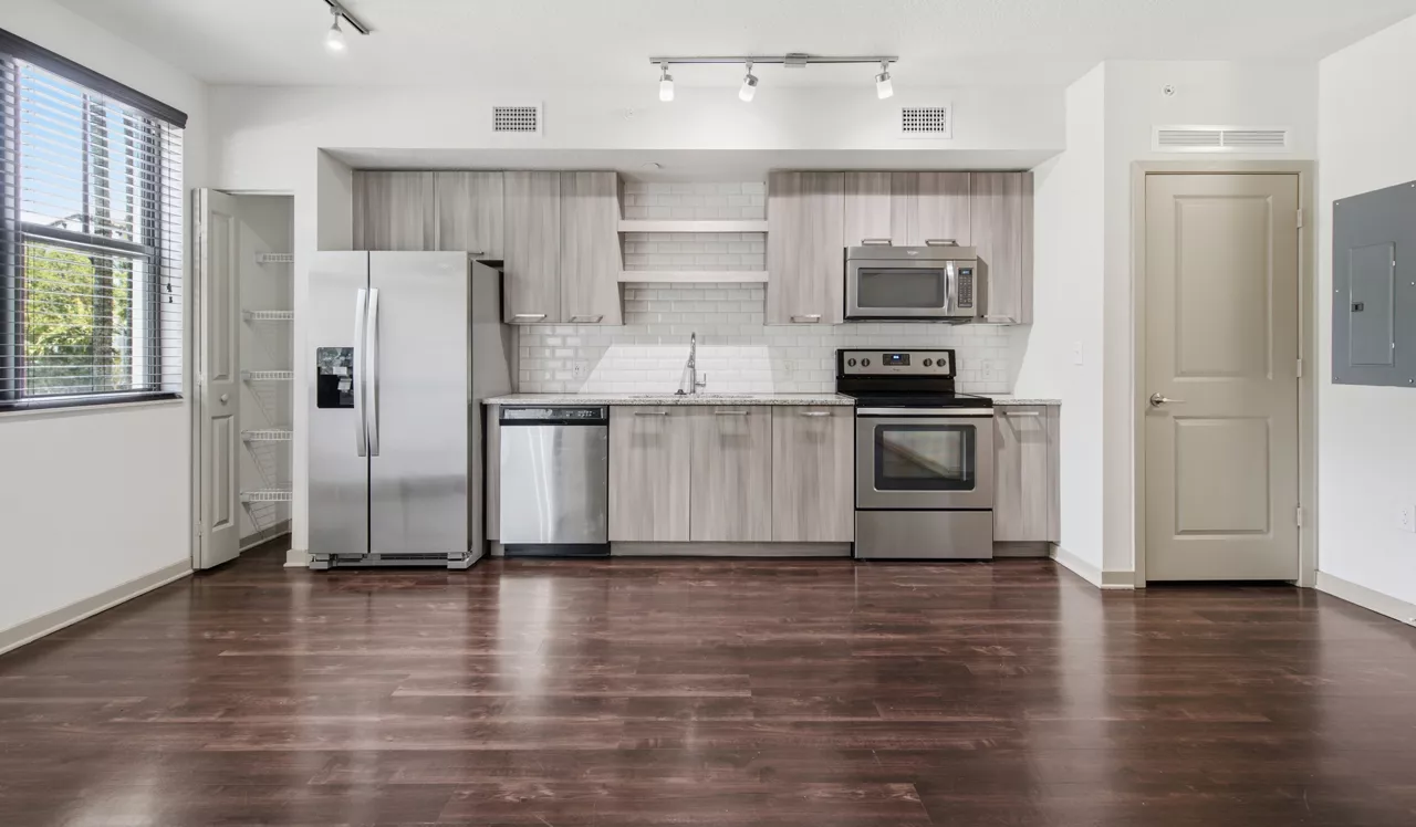 Eterno Pompano Beach - Pompano Beach, FL - Kitchen