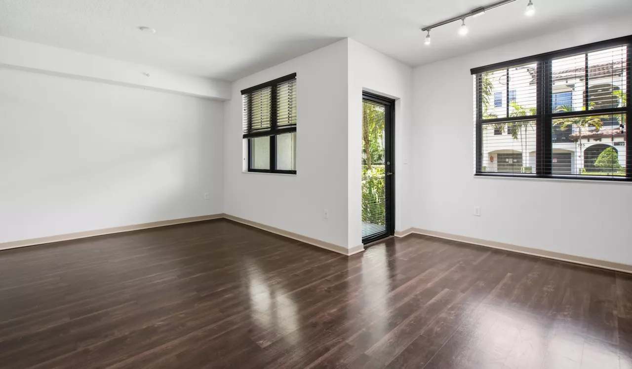 Eterno Pompano Beach - Pompano Beach, FL - Living Room