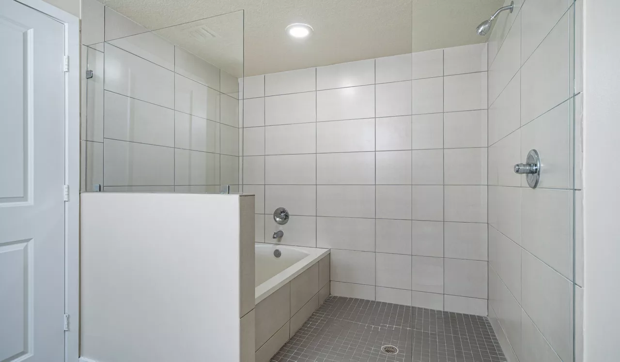 Eterno Pompano Beach - Pompano Beach, FL - Bathroom