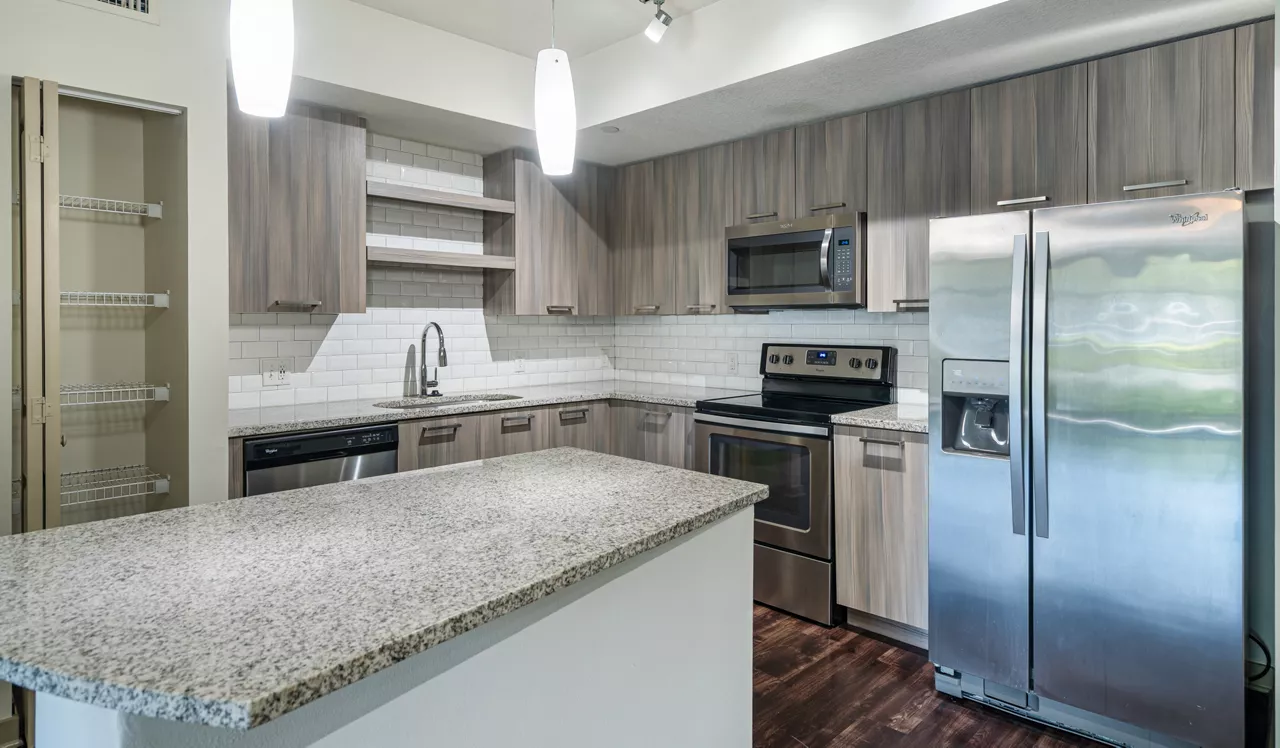 Eterno Pompano Beach - Pompano Beach, FL - Kitchen