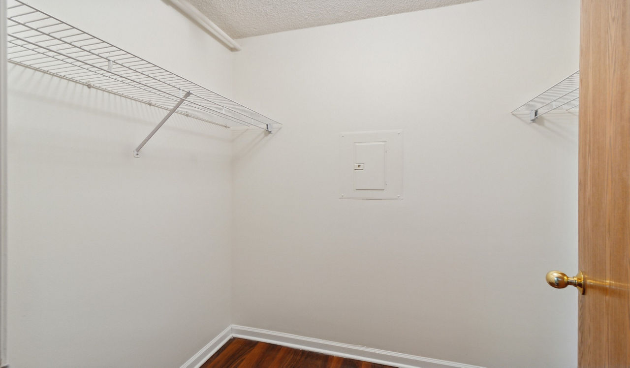 Evanston Place - Evanston, IL – Closet