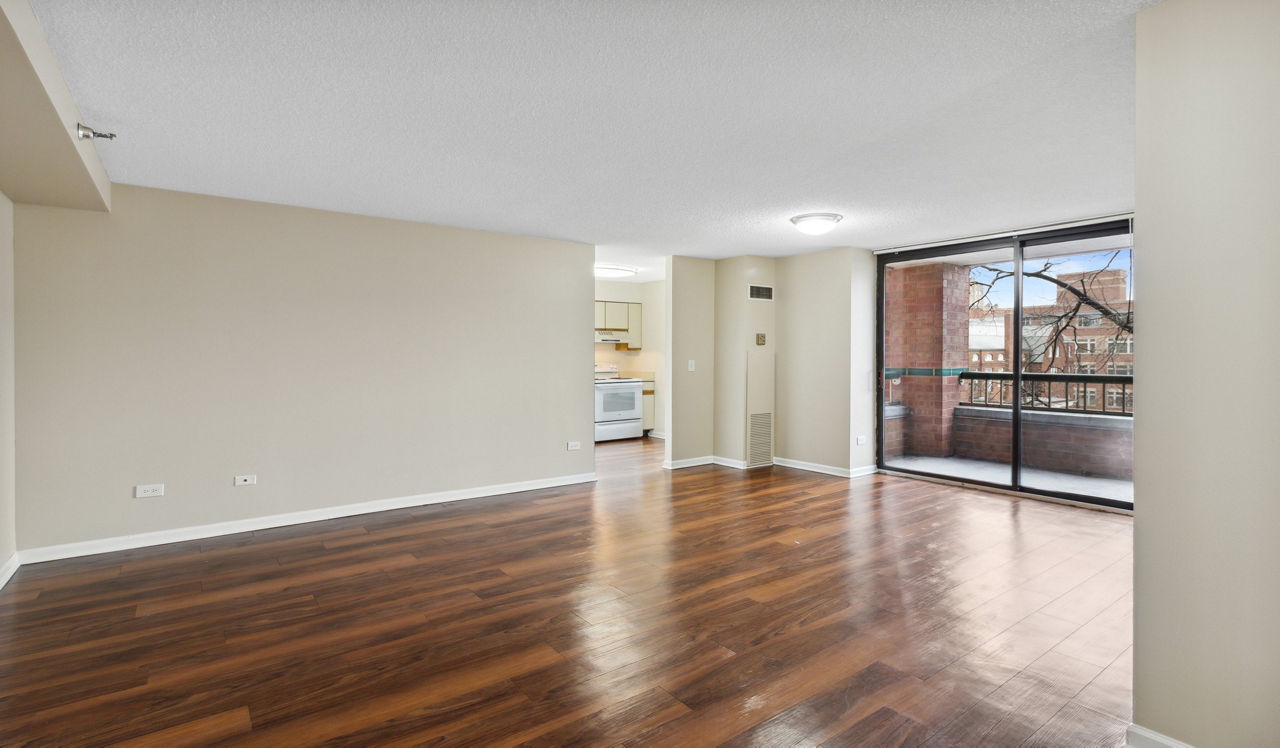 Evanston Place - Evanston, IL - Living Room