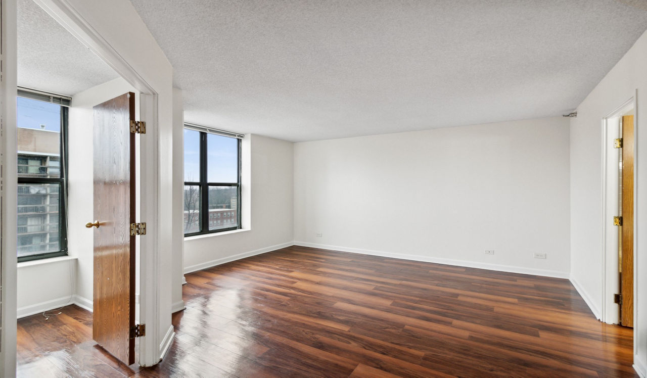 Evanston Place - Evanston, IL - Bedroom