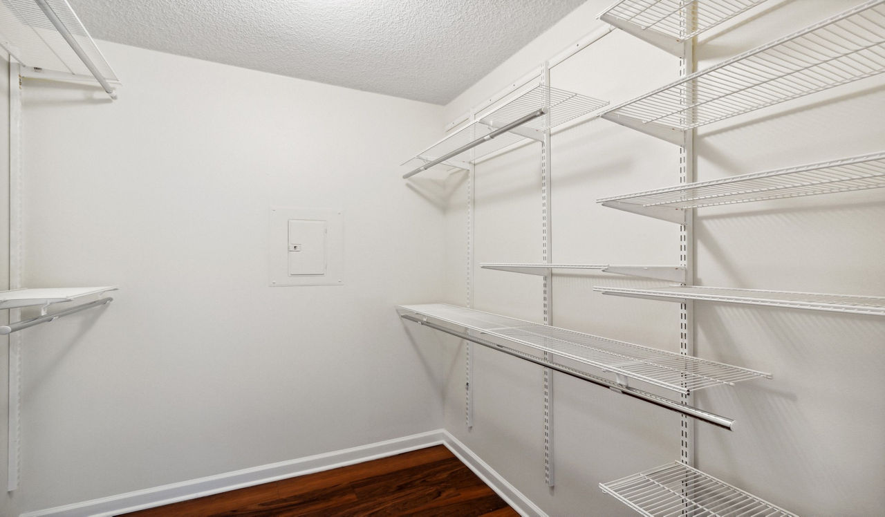Evanston Place - Evanston, IL - Closet