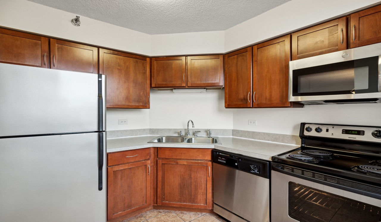 Evanston Place - Chicago, IL - Kitchen