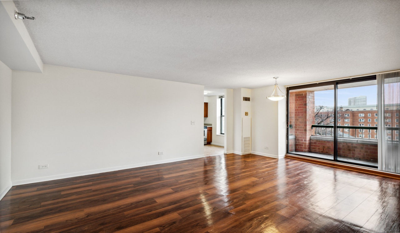 Evanston Place - Evanston, IL - Living Room