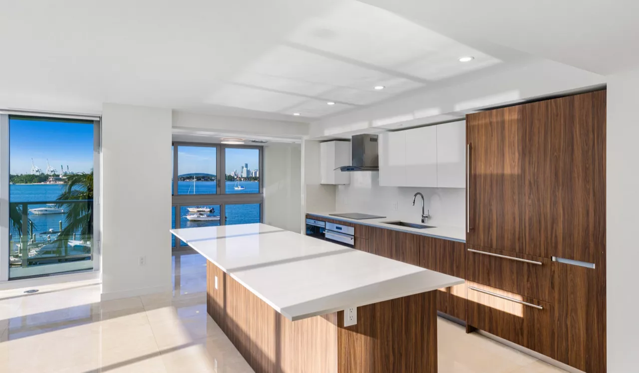 Flamingo Point - Miami, FL - The City Loft 3G Kitchen and Living Room
