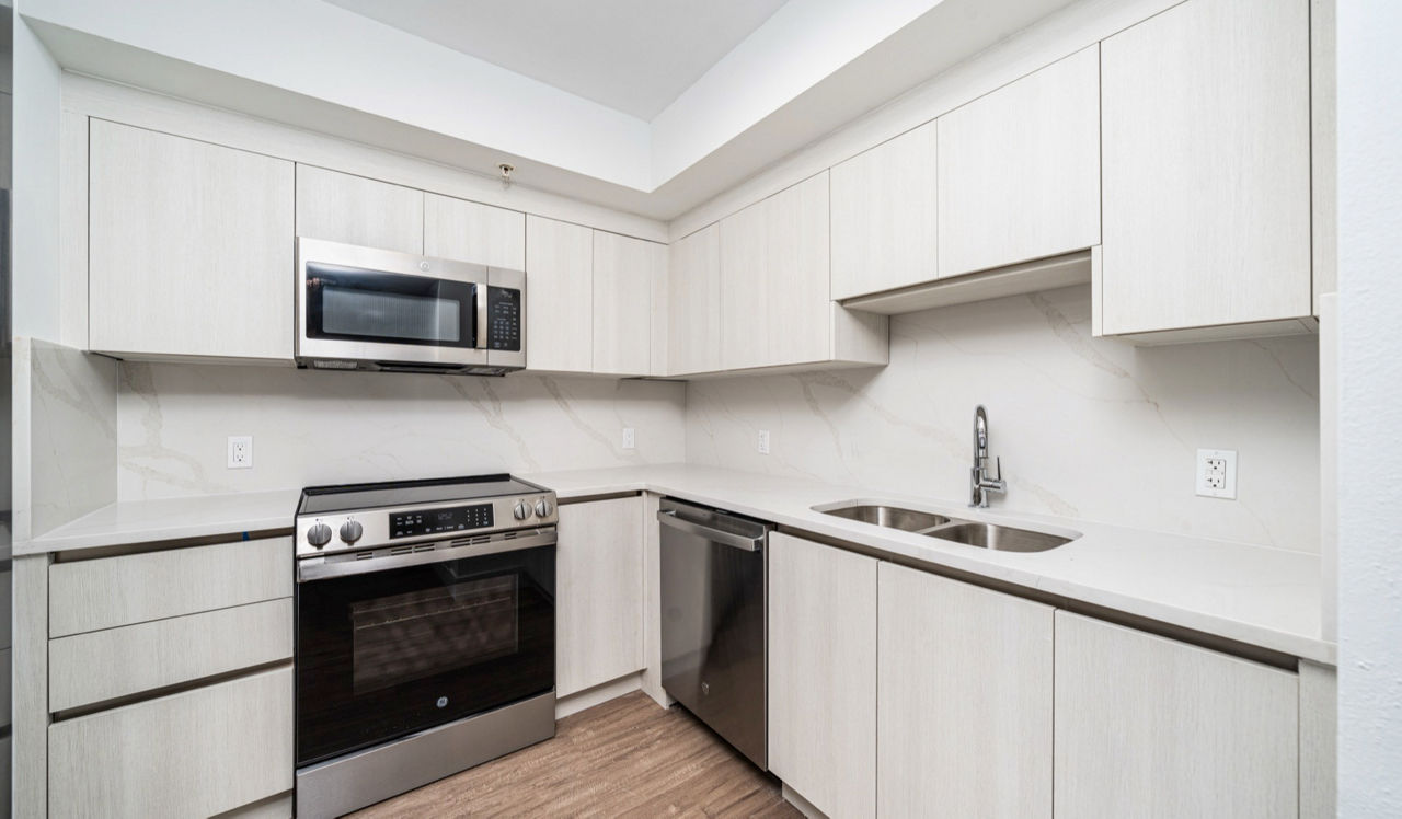 Flamingo South Beach - Miami, FL - Kitchen