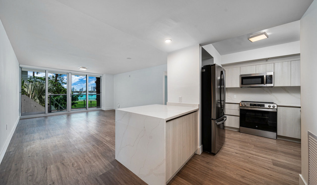 Flamingo South Beach - Miami, FL - living room