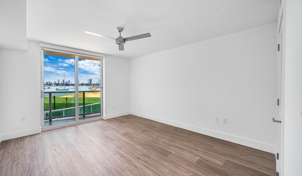 Flamingo South Beach - Miami, FL - bedroom