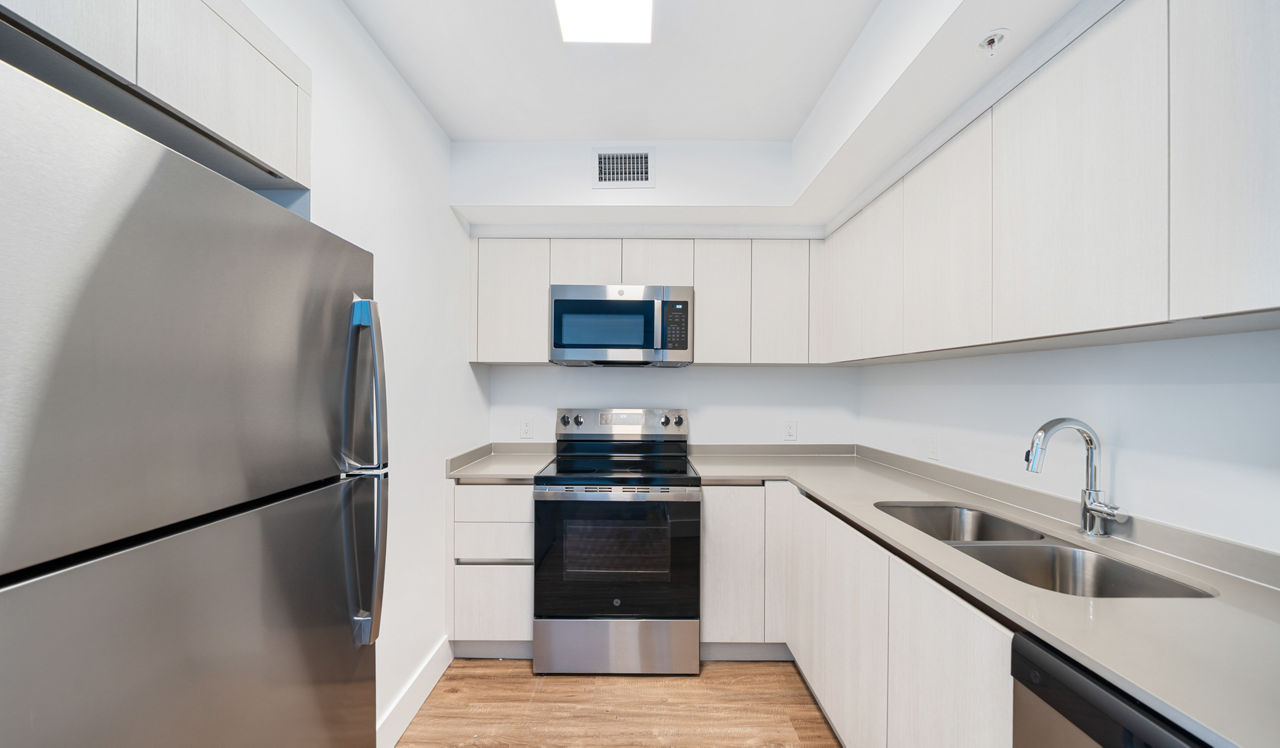 Flamingo South Beach - Miami, FL - City Villas Kitchen