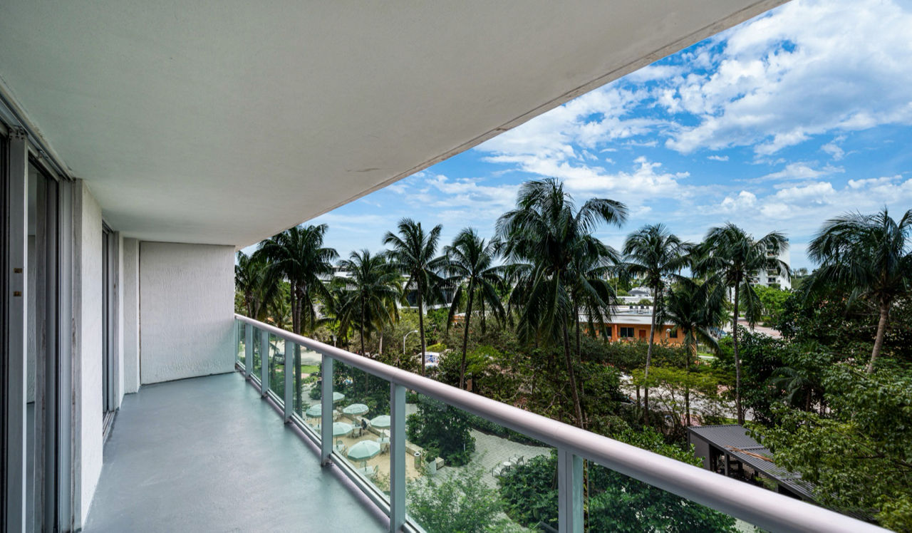 Flamingo South Beach - Miami, FL - balcony