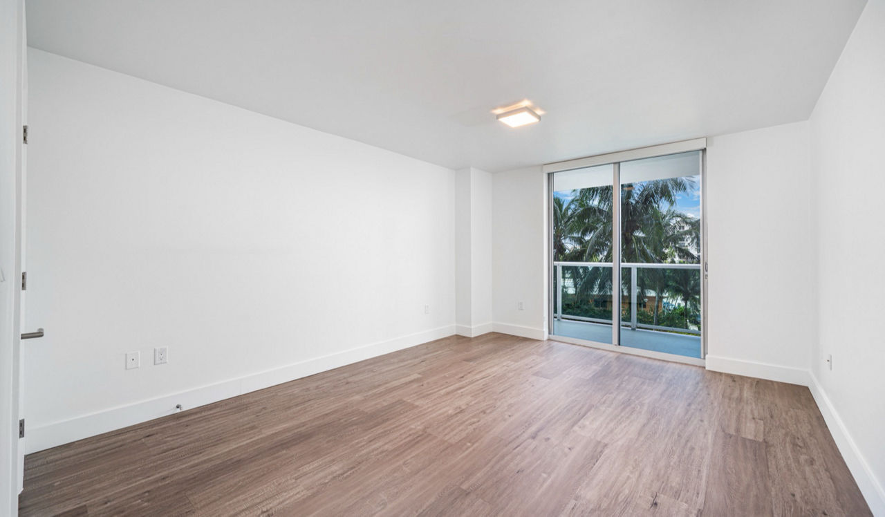 Flamingo South Beach - Miami, FL - Bedroom
