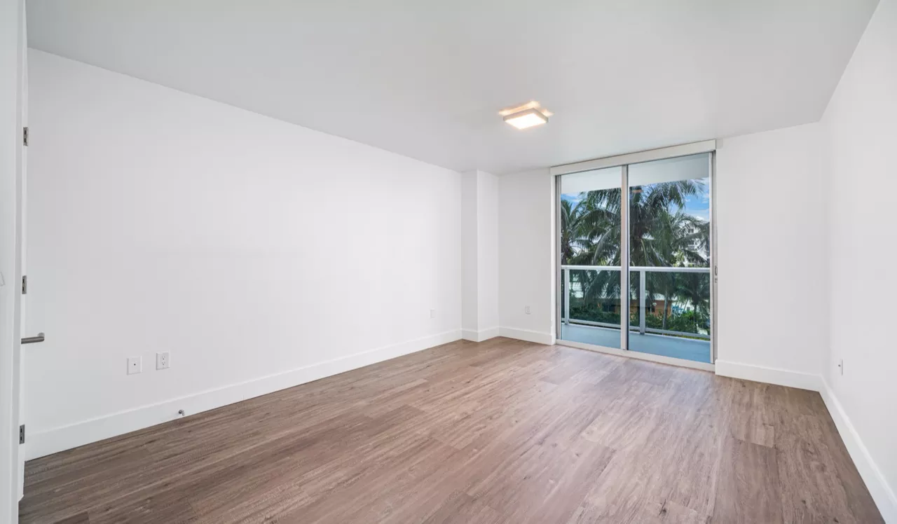 Flamingo South Beach - Miami, FL - Bedroom