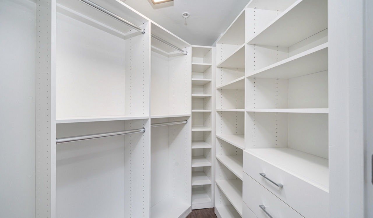 Flamingo South Beach - Miami, FL - closet