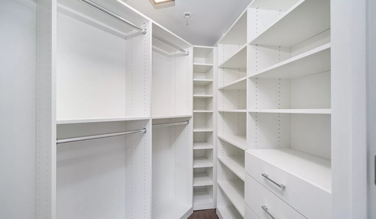 Flamingo South Beach - Miami, FL - closet