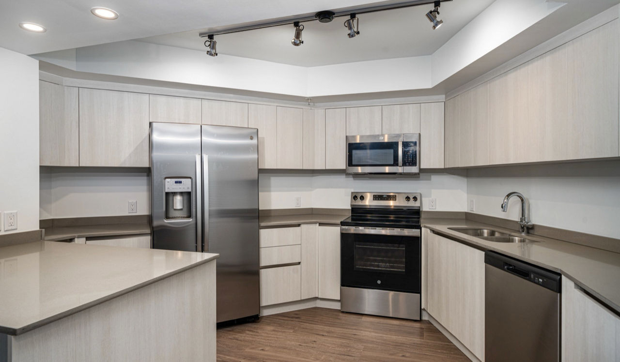 Flamingo South Beach - Miami, FL - City Villas Kitchen