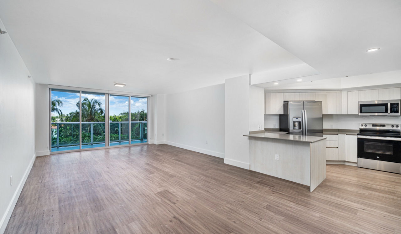 Flamingo South Beach - Miami, FL - Living Room