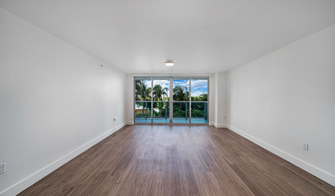 Flamingo South Beach - Miami, FL - Living Room