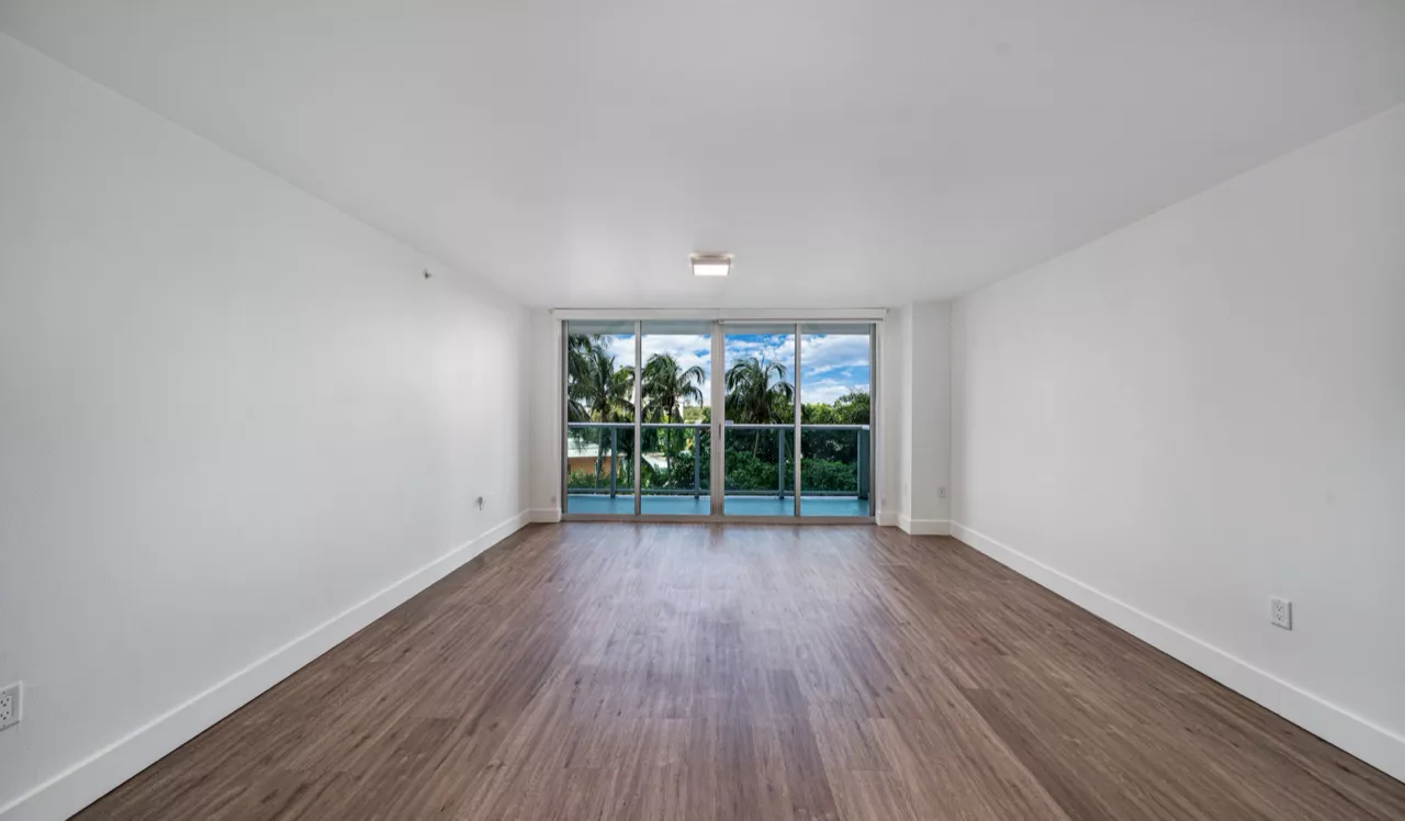Flamingo South Beach - Miami, FL - Living Room