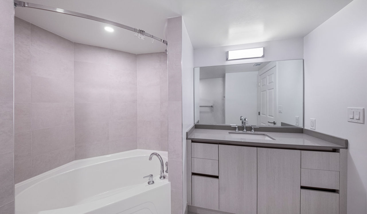 Flamingo Point - Miami, FL - Bath