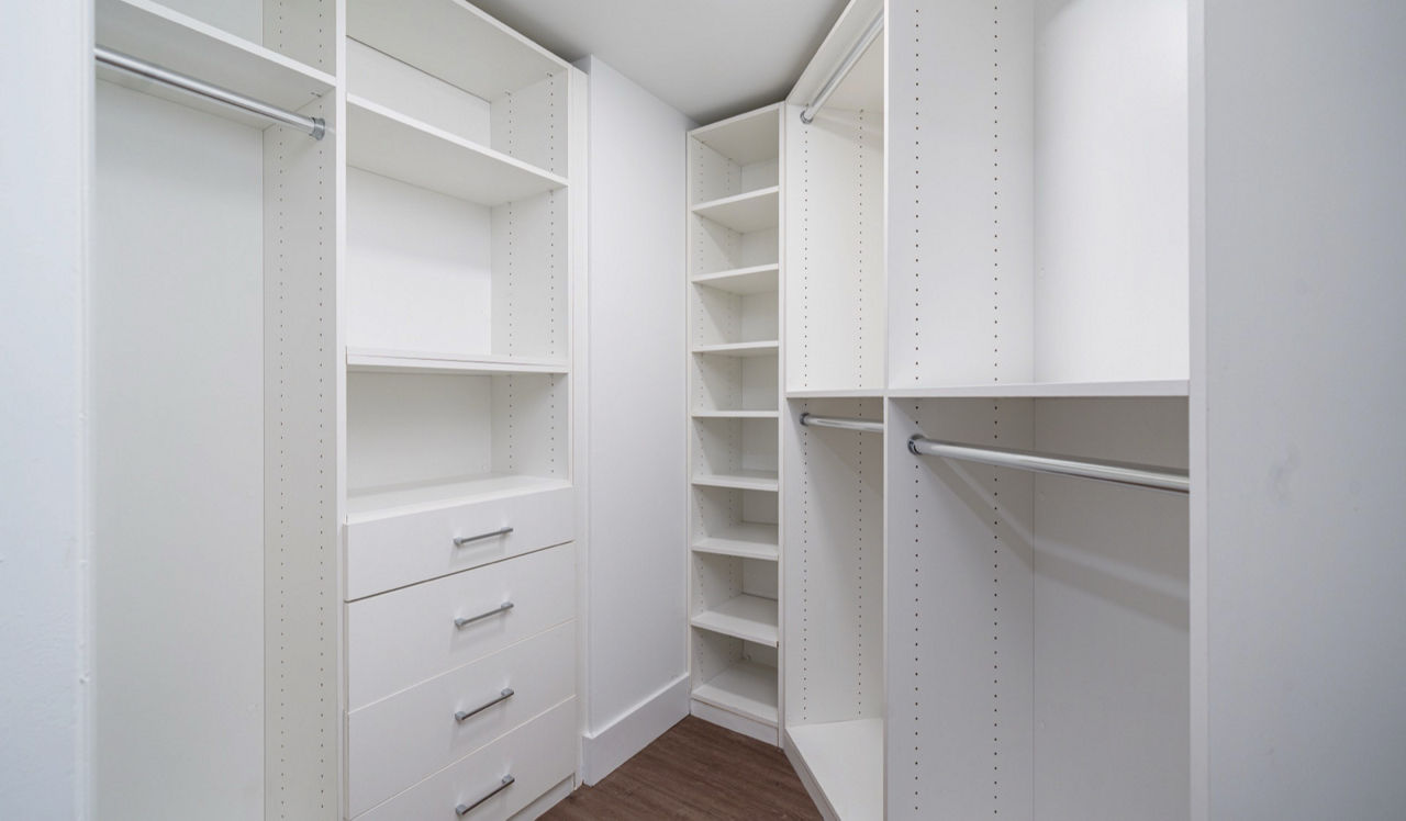 Flamingo South Beach - Miami, FL - closet