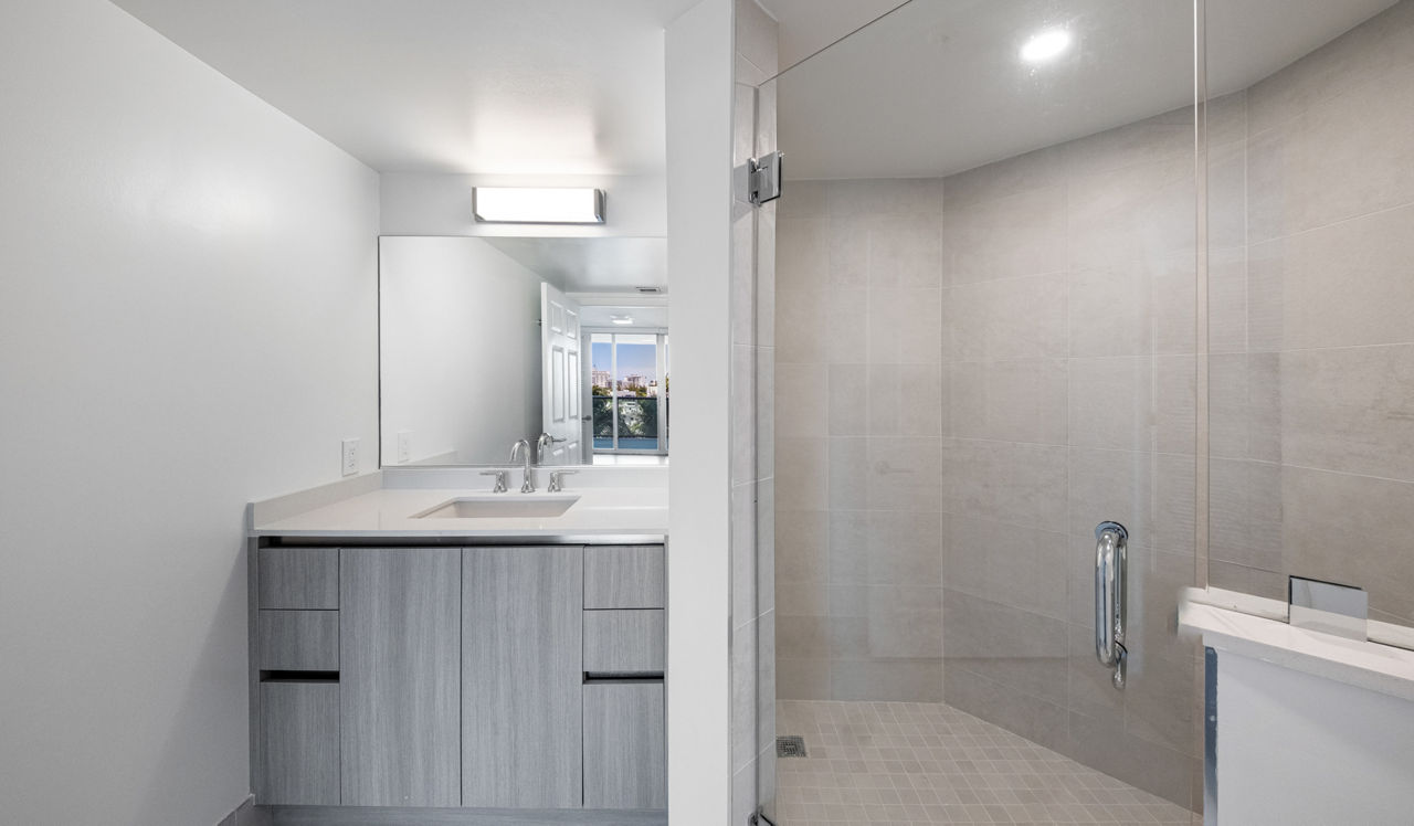 Flamingo Point - Miami, FL - Bath