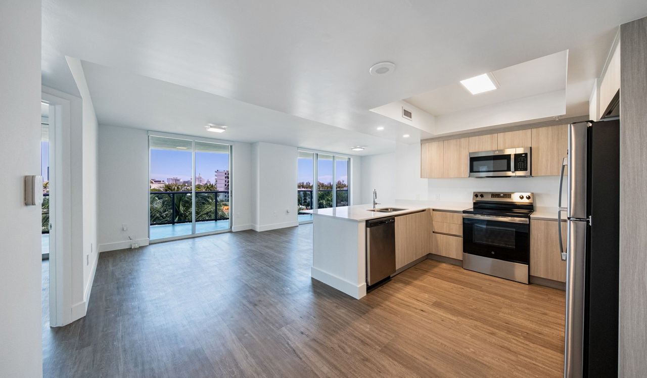 Flamingo Point - Miami, FL - Kitchen