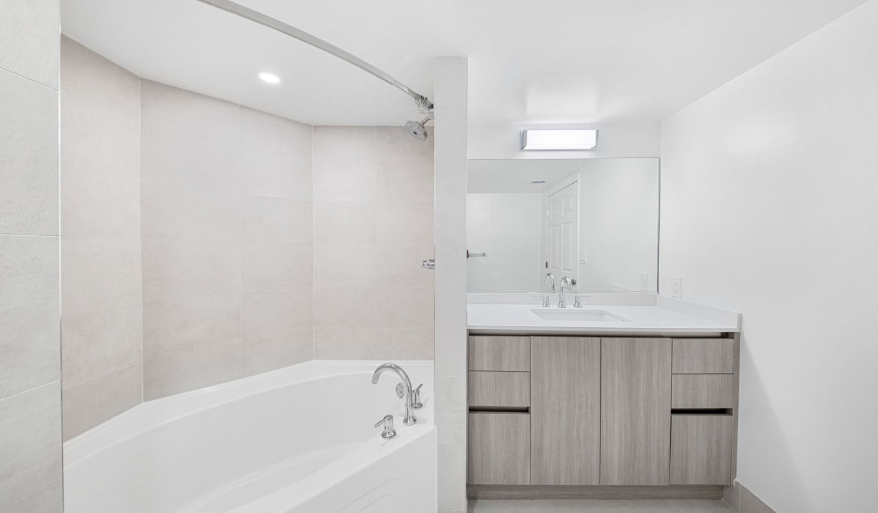 Flamingo Point - Miami, FL - Bathroom