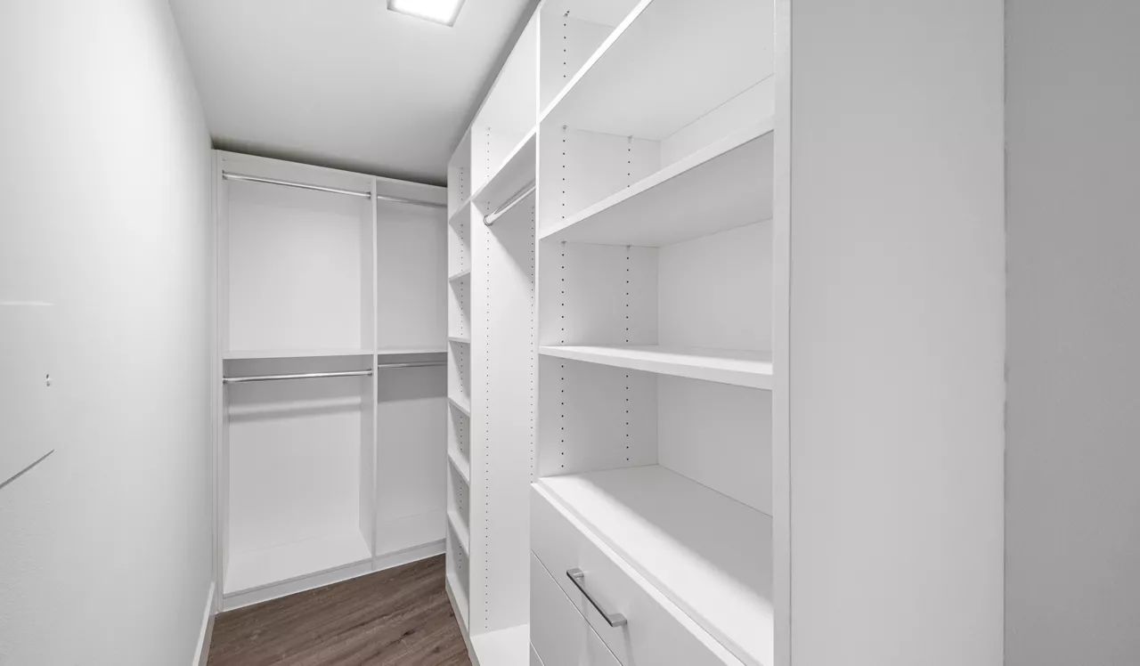 Flamingo Point - Miami, FL - Closet