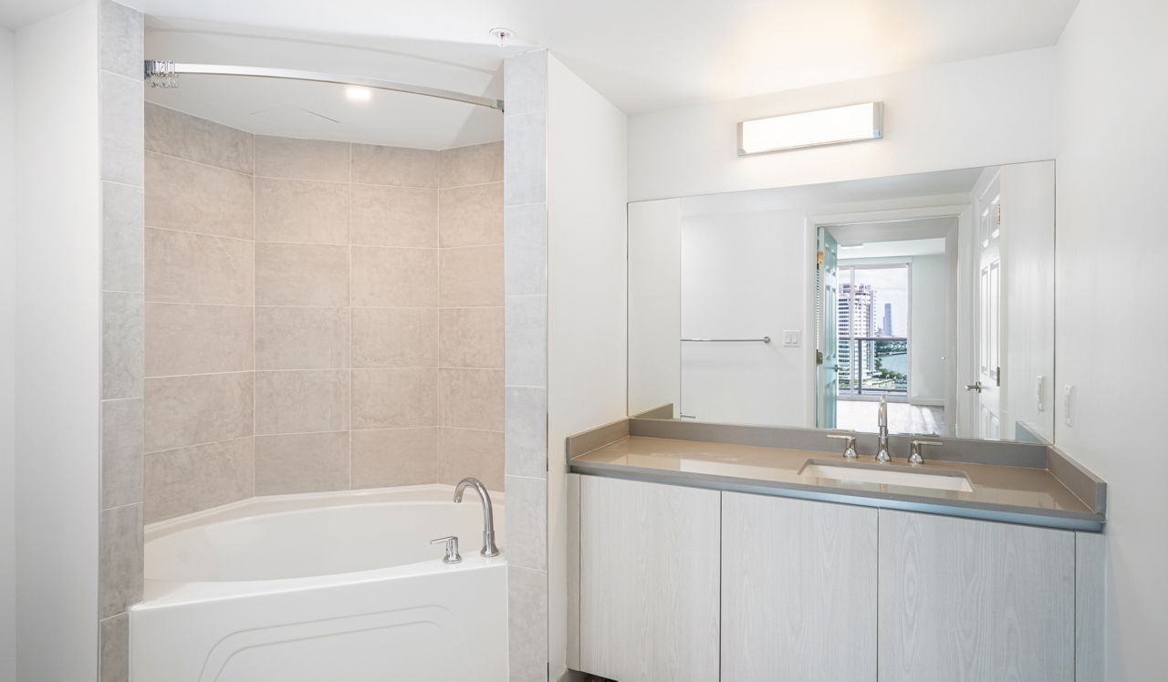 Flamingo Point - Miami, FL - Bath