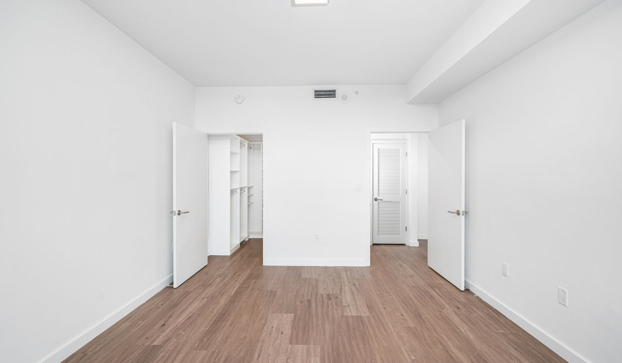 Flamingo South Beach - Miami, FL - Bedroom