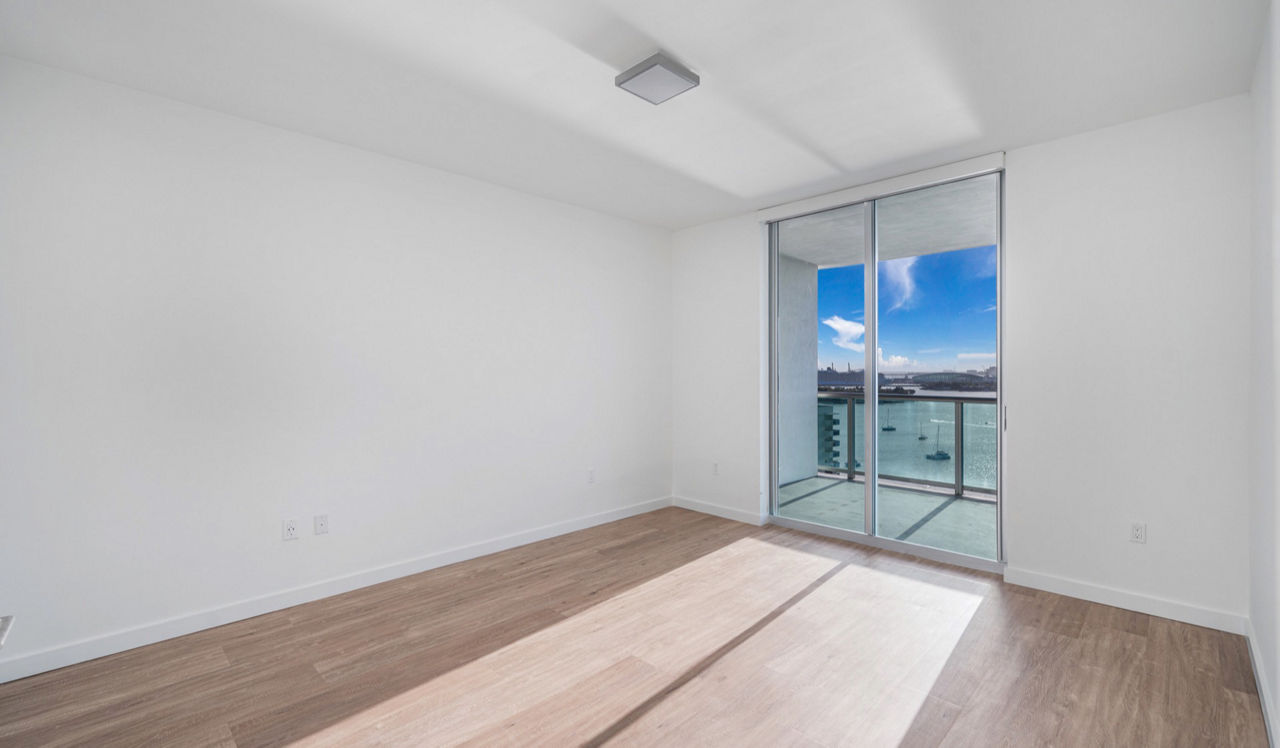 Flamingo South Beach - Miami, FL - Bedroom
