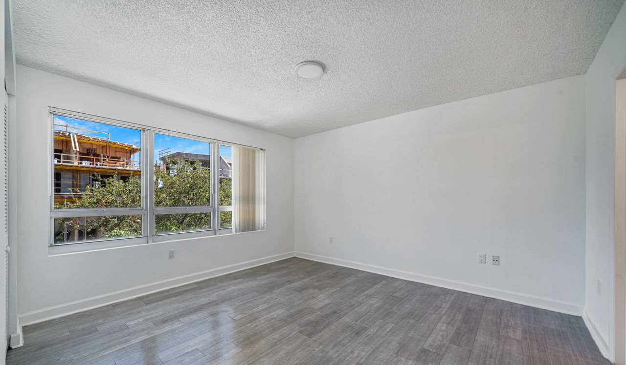 Flamingo South Beach - Miami, FL - Bedroom