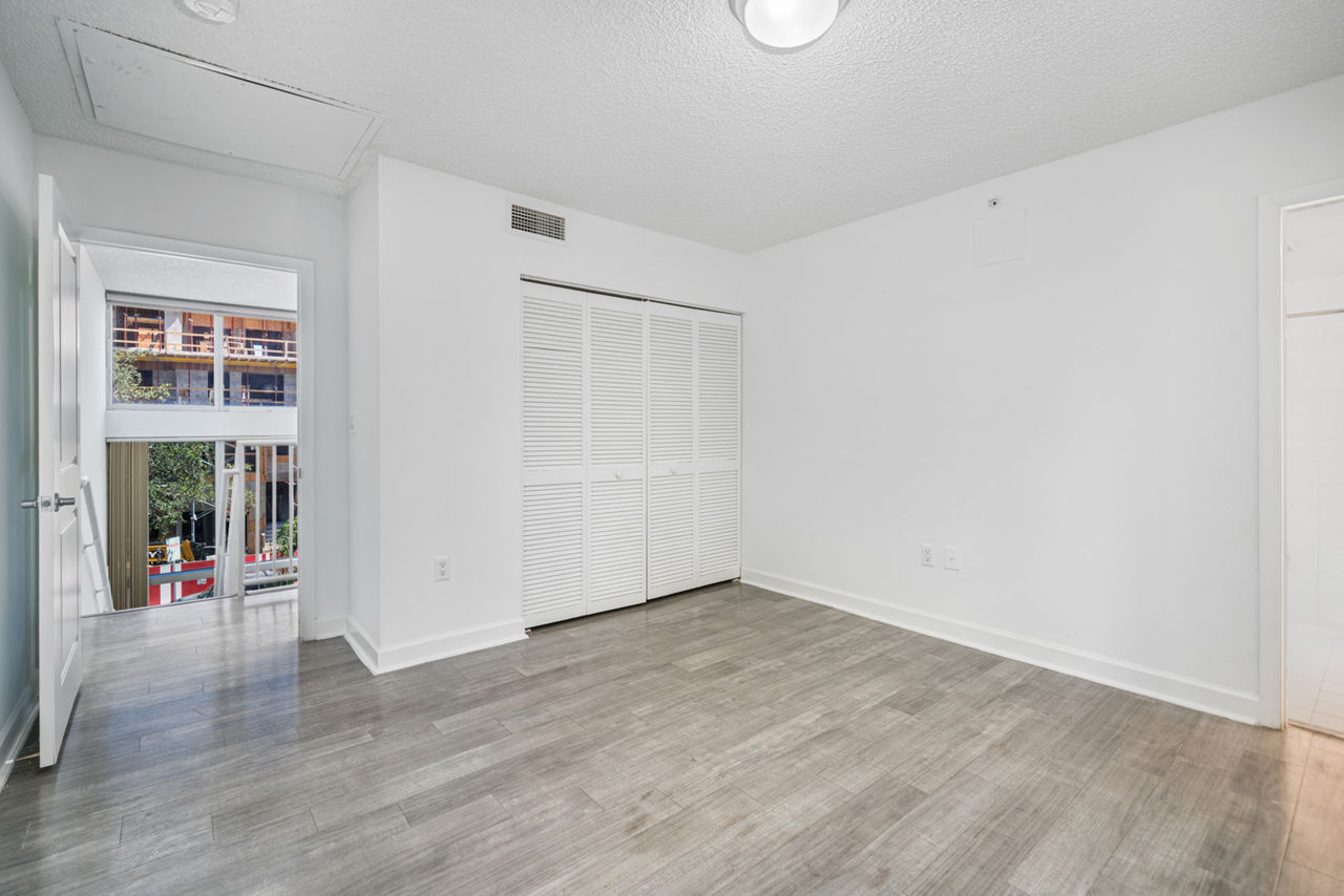 Flamingo South Beach - Miami, FL - Bedroom