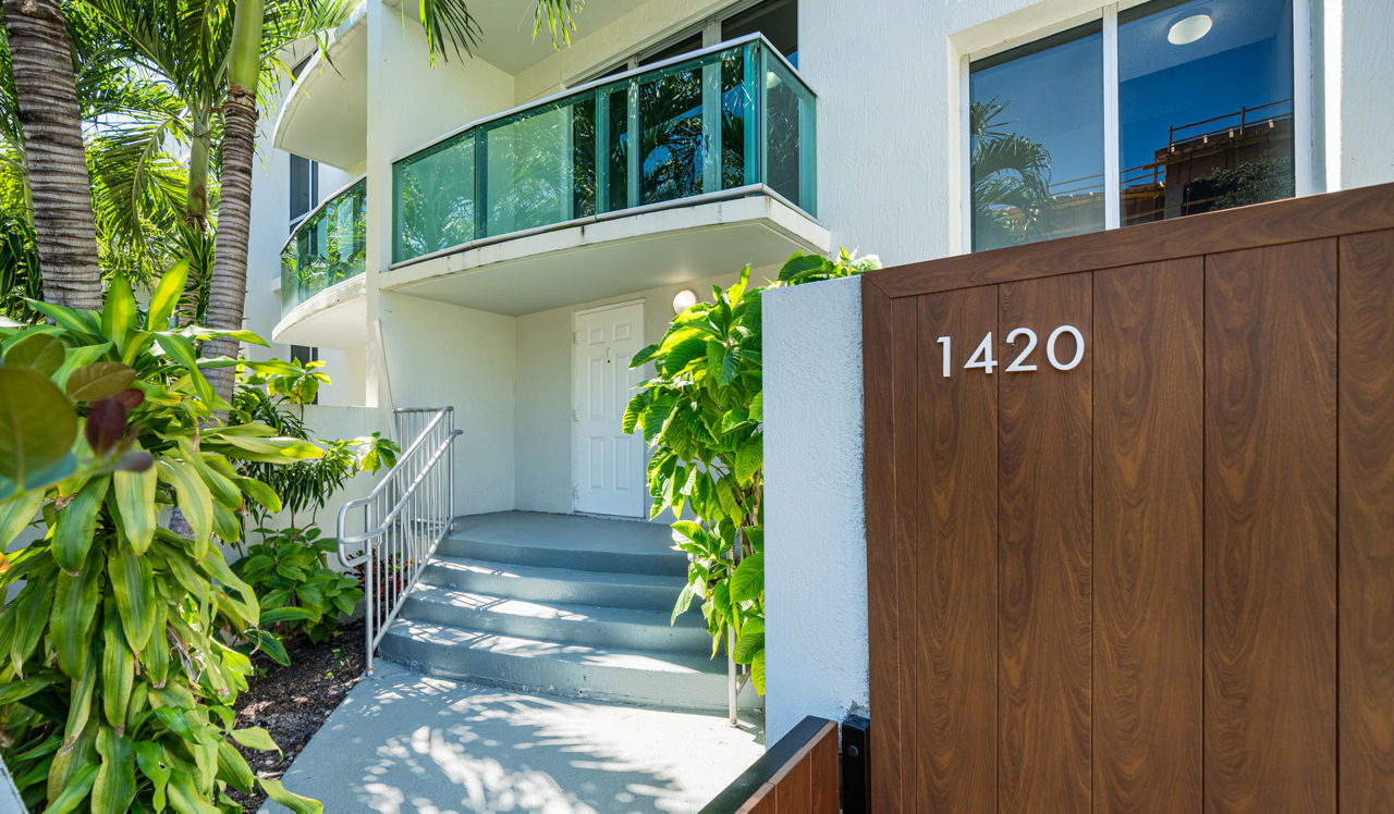 Flamingo South Beach - Miami, FL - Patio