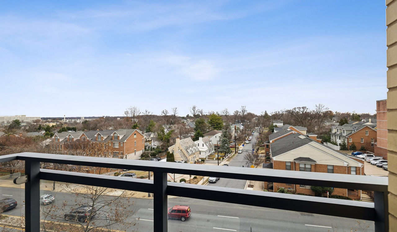 Flats 8300 - Bethesda, MD - balcony