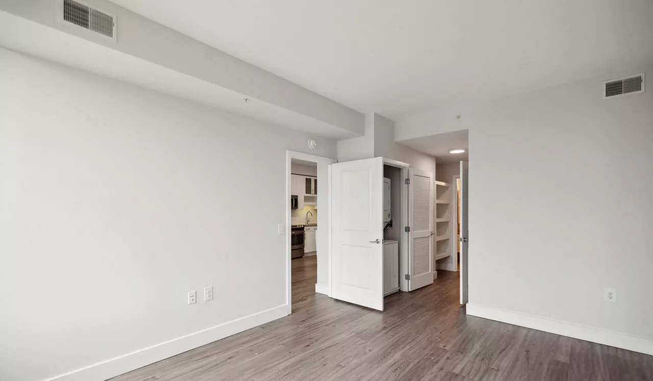 Flats 8300 - Bethesda, MD - Bedroom