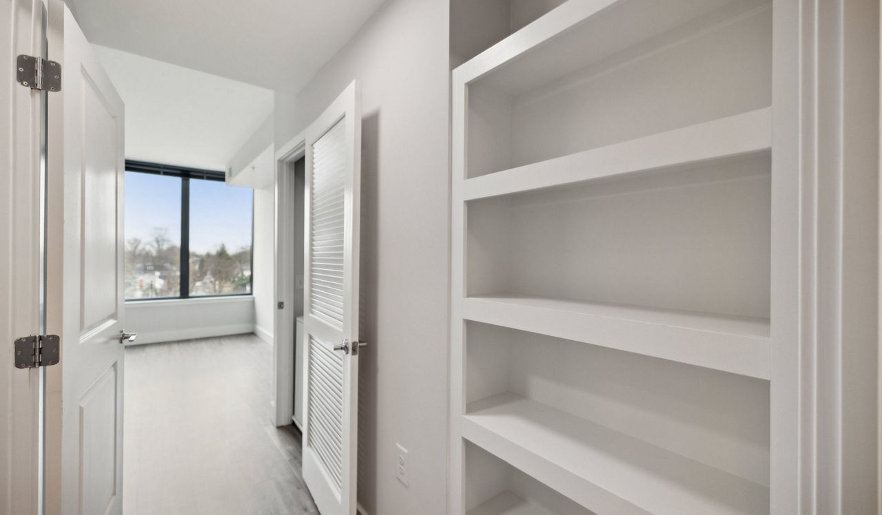 Flats 8300 - Bethesda, MD - Closet