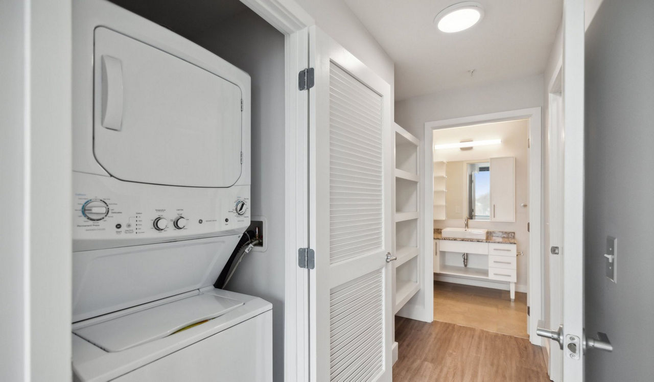 Flats 8300 - Bethesda, MD - Laundry