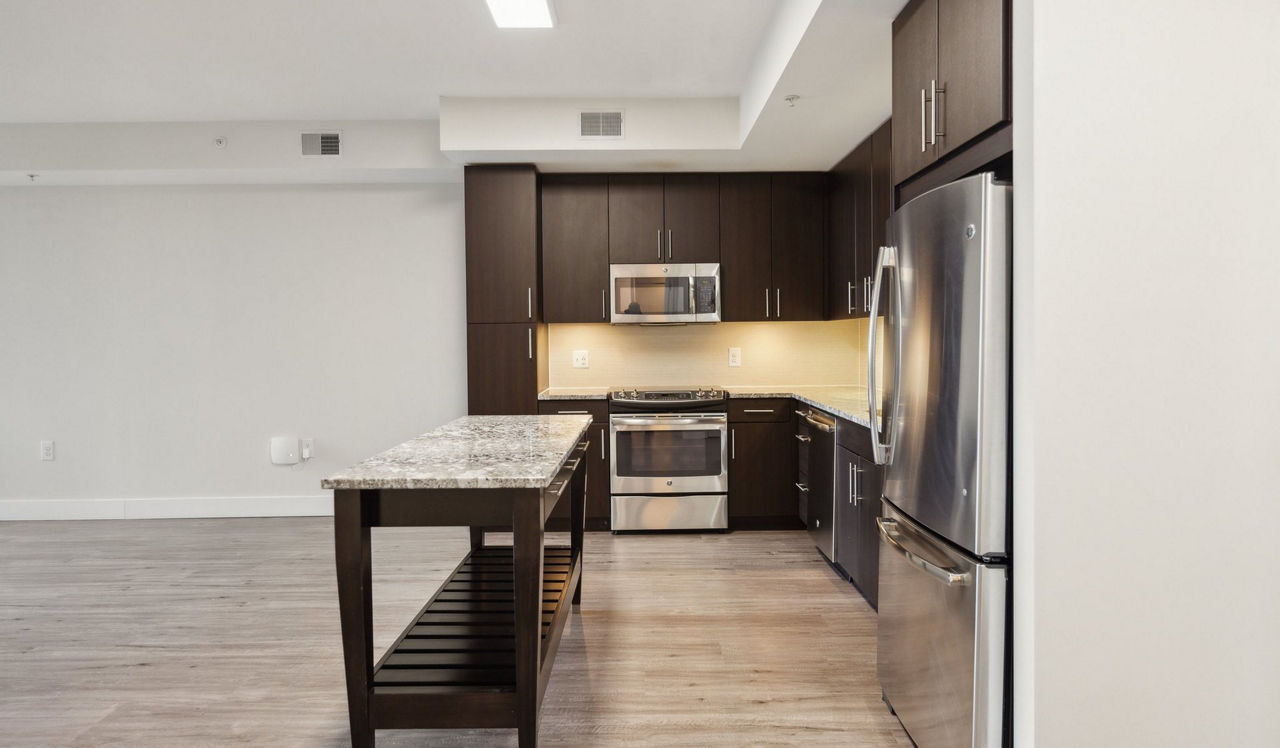 Flats 8300 - Bethesda, MD - Kitchen