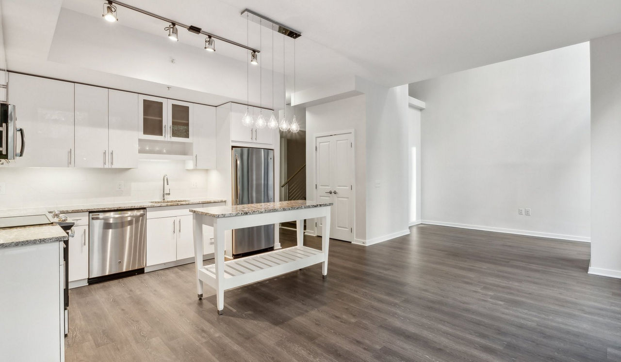 Flats 8300 - Bethesda, MD - Kitchen