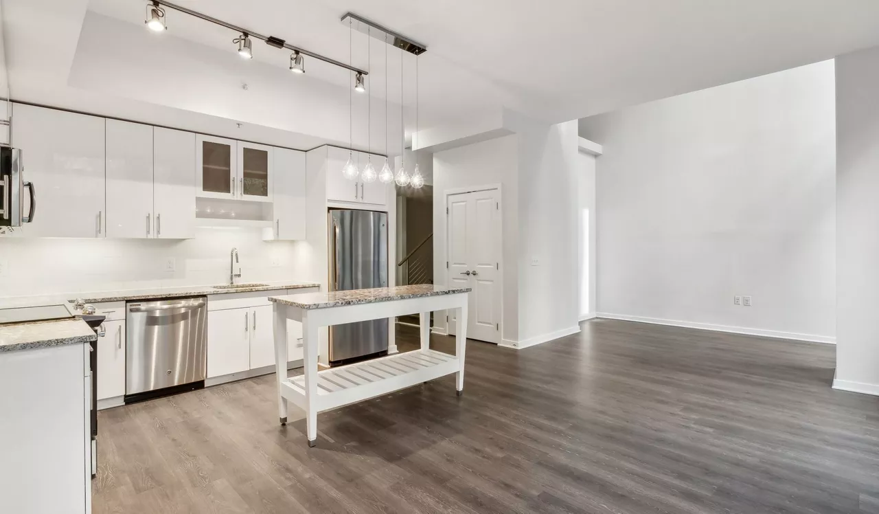 Flats 8300 - Bethesda, MD - Kitchen