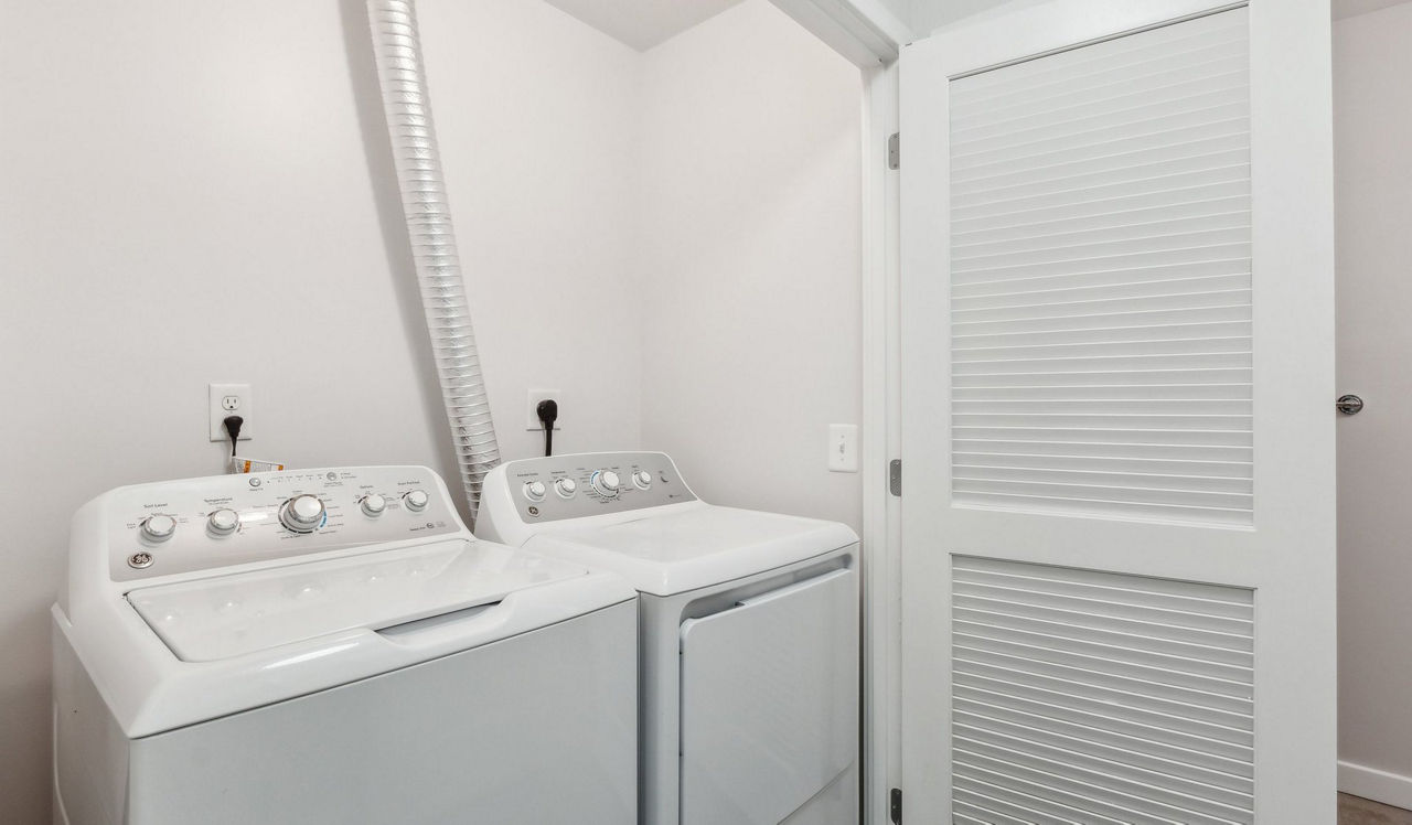 Flats 8300 - Bethesda, MD - laundry